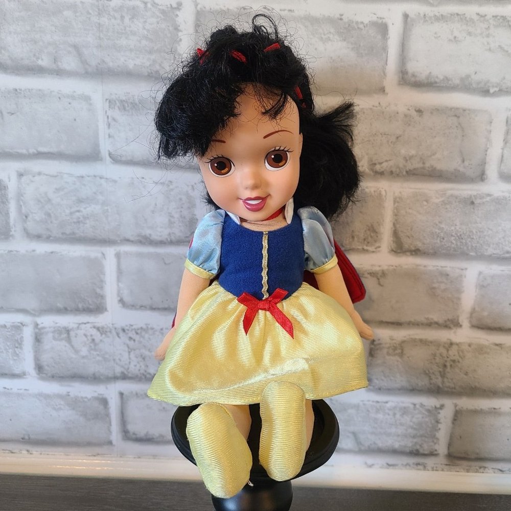 Disney Princess Soft and Sweet 2006 Snow White Soft Body Doll